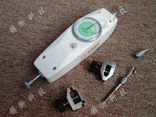 小量程的機(jī)械式測力計(jì)